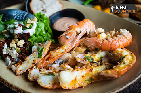 Queues de langoustines sautées au sésame et a la citronnelle lefishgourmand